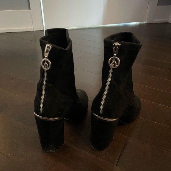 The wishbone collection black bootie heels - Picture 2 of 2